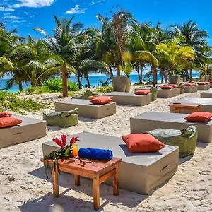Отель Mia Tulum Beachfront Resort - Ocean View Suites And Beach Club